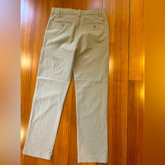 Vineyard vines, performance breaker pant size 14; worn only 3 occasions - Picture 2 of 2